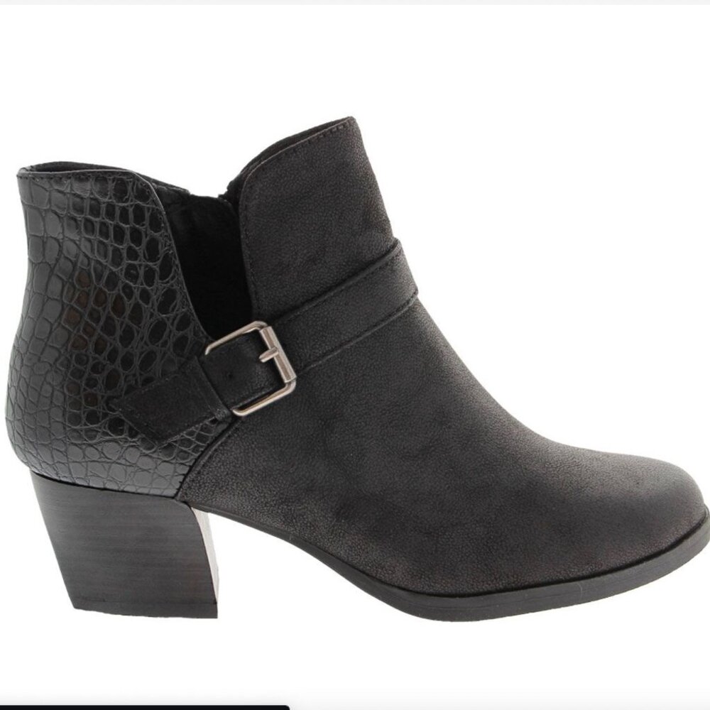 BareTraps Lexis Booties Black Size 5.5 and 10 BRAND NEW